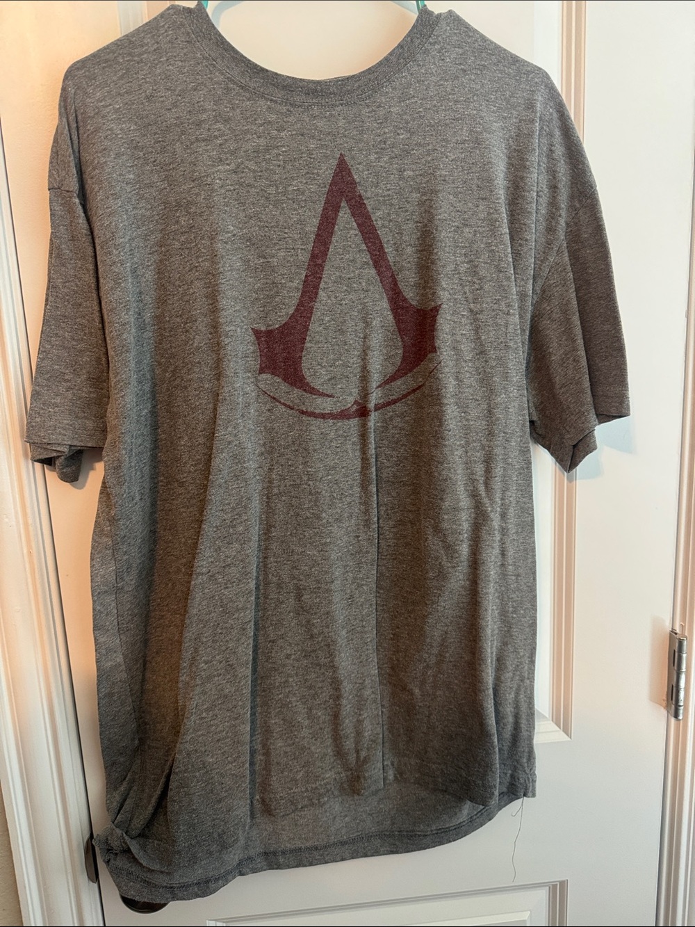 Gray Short-Sleeve Assassin’s Creed Graphic Men’s T-Shirt